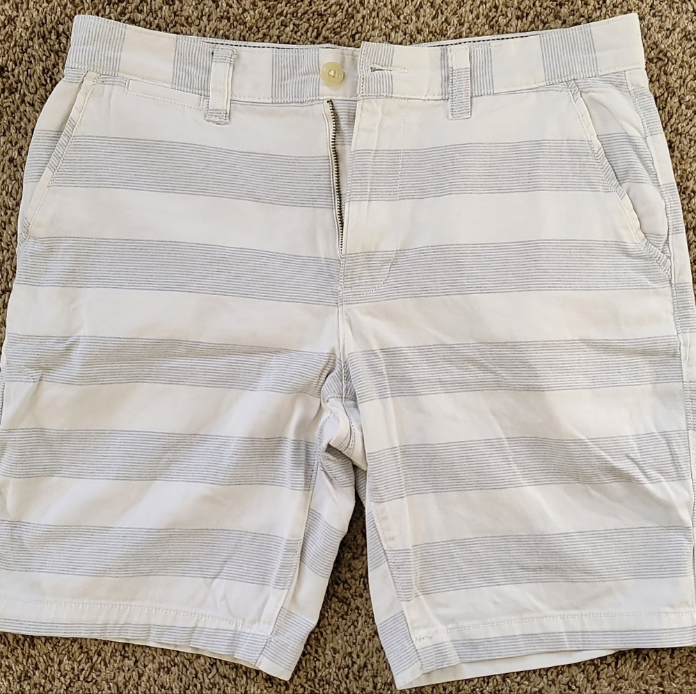34W Sonoma Flexwear Wht Pinstriped Shorts